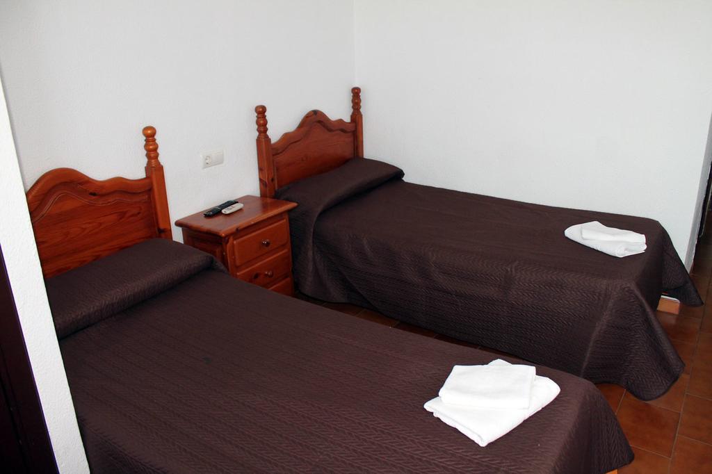 Hostal Montilla Sotogrande Torreguadiaro Exterior foto